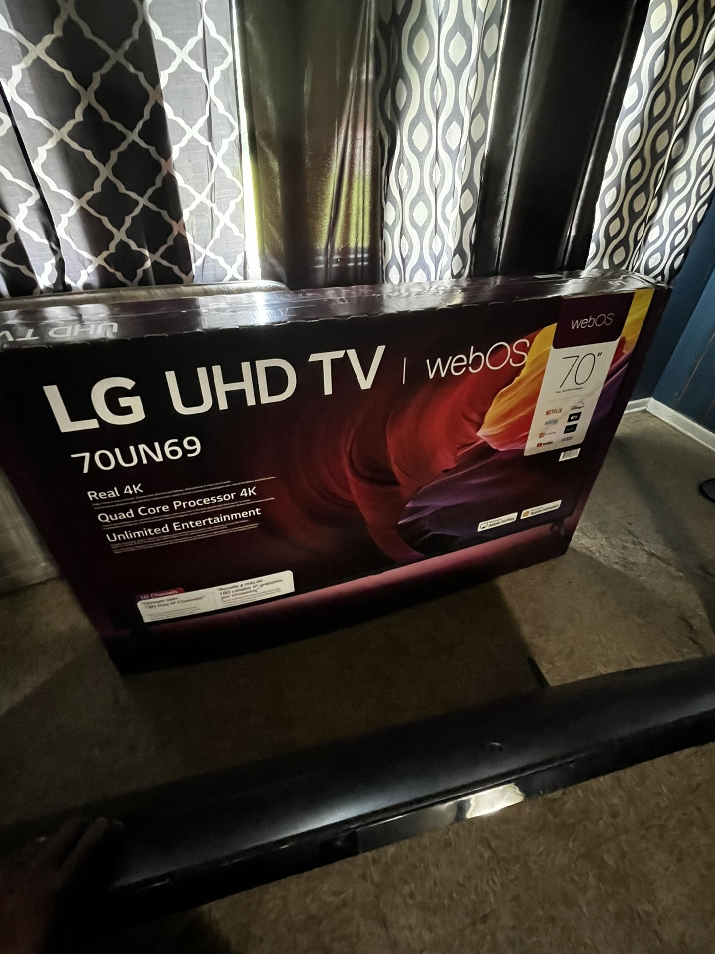  LG 70” HD Smart Television (Broken Screens)
