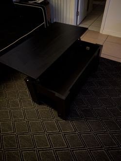 Lifting coffee table