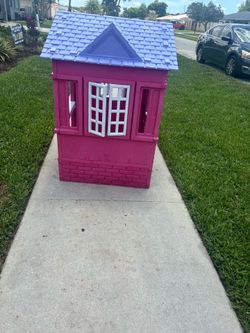LITTLE TIKES CAPE COTTAGE PLAY HOUSE
