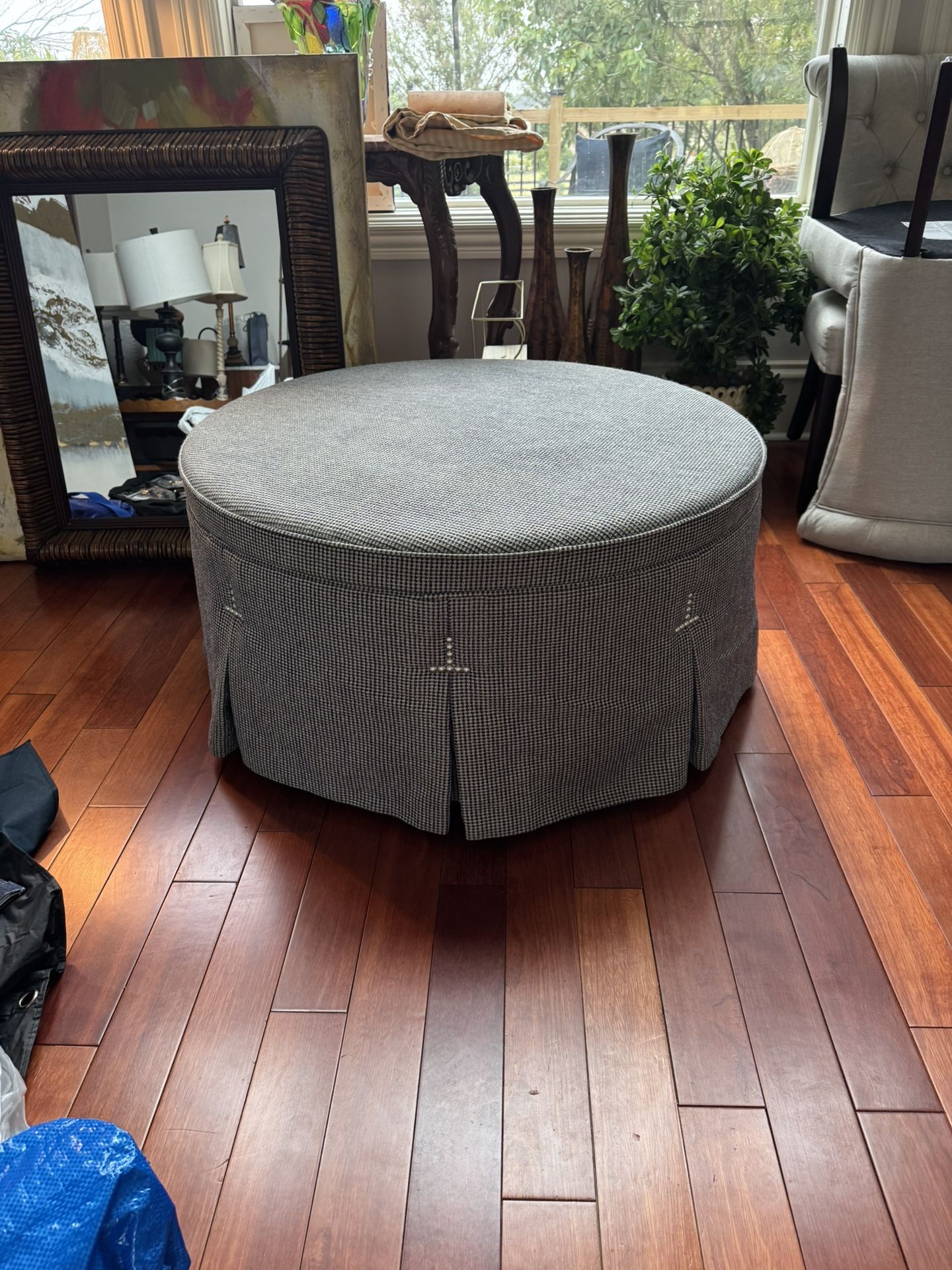  ⸻  ✨ Ethan Allen 3ft Round Ottoman – Classic Blue Check with Silver Studs! 