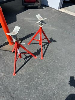 2 tall stands