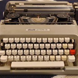 Olivetti Lettera 35 Working Typewriter, Portable Typewriter, Vintage Typewriter, Serviced Typewriter, Manual Typewriter, Retro Typewriter

