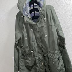 Medium Women’s Green Raincoat