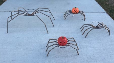 CUSTOM MADE METAL SPIDERS