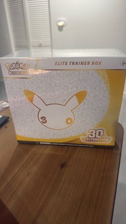 30th celebration elite Trainer Box etb