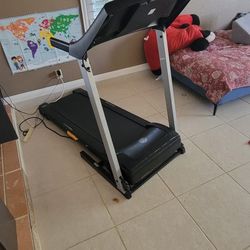 GOLDs GYM TREADMILL 