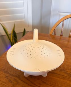$12 - Gently used white vintage Tupperware Double Colander and strainer set. Two-piece design: Includes a deep bottom bowl and a matching perforated t