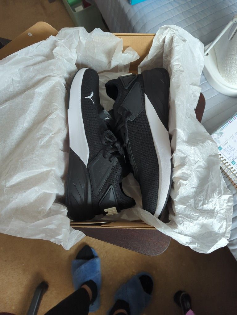 Men's Puma Black & White Shoe Size 11 NEW