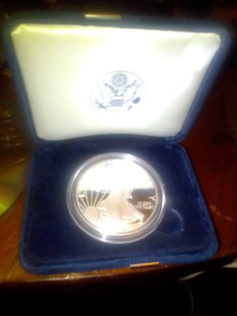 2010 1 Oz999 Fine Silver 1 Dollar 