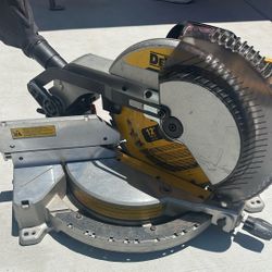12” Dewalt Single Bevel Miter Saw