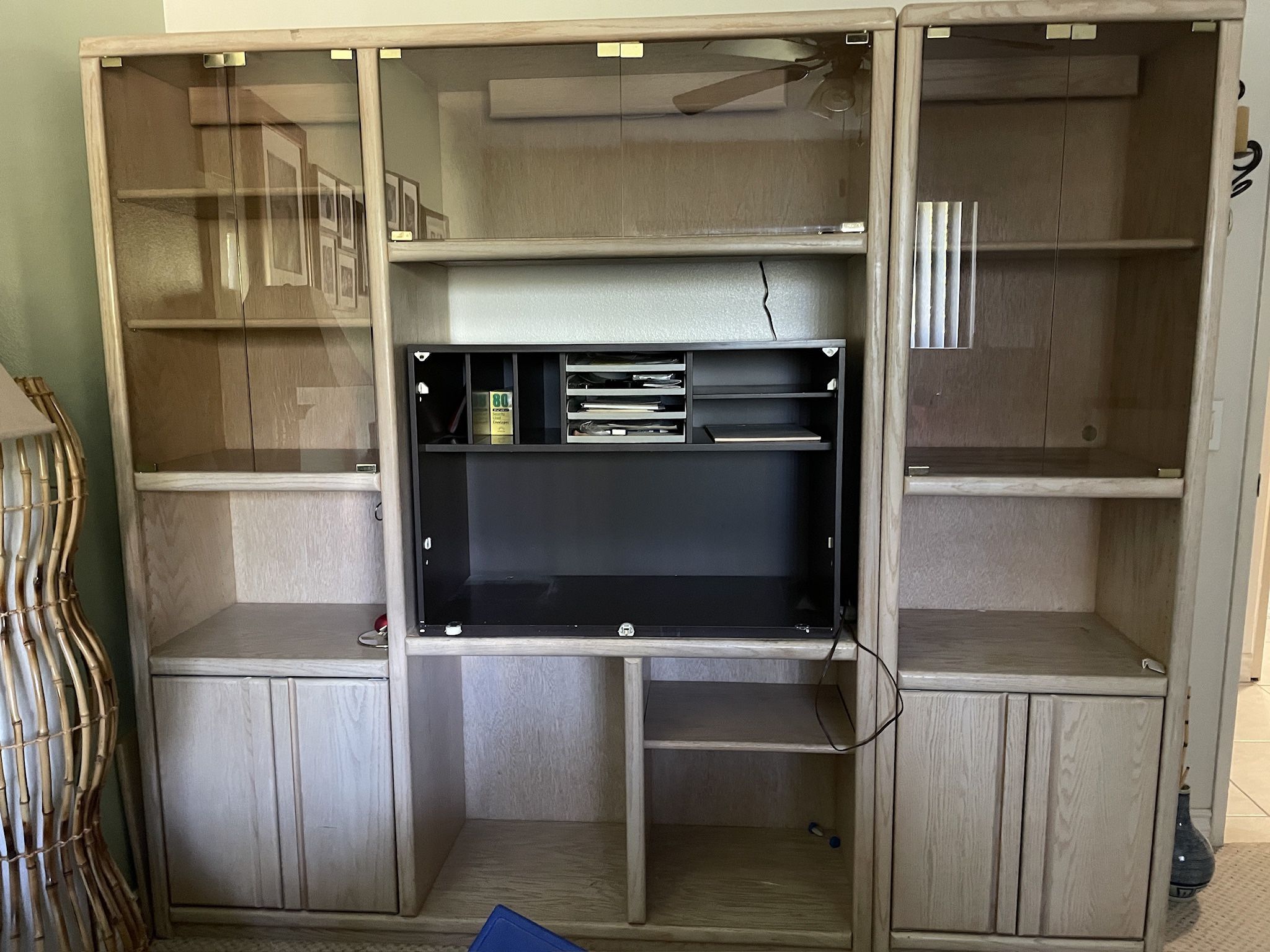 Free Wall Unit