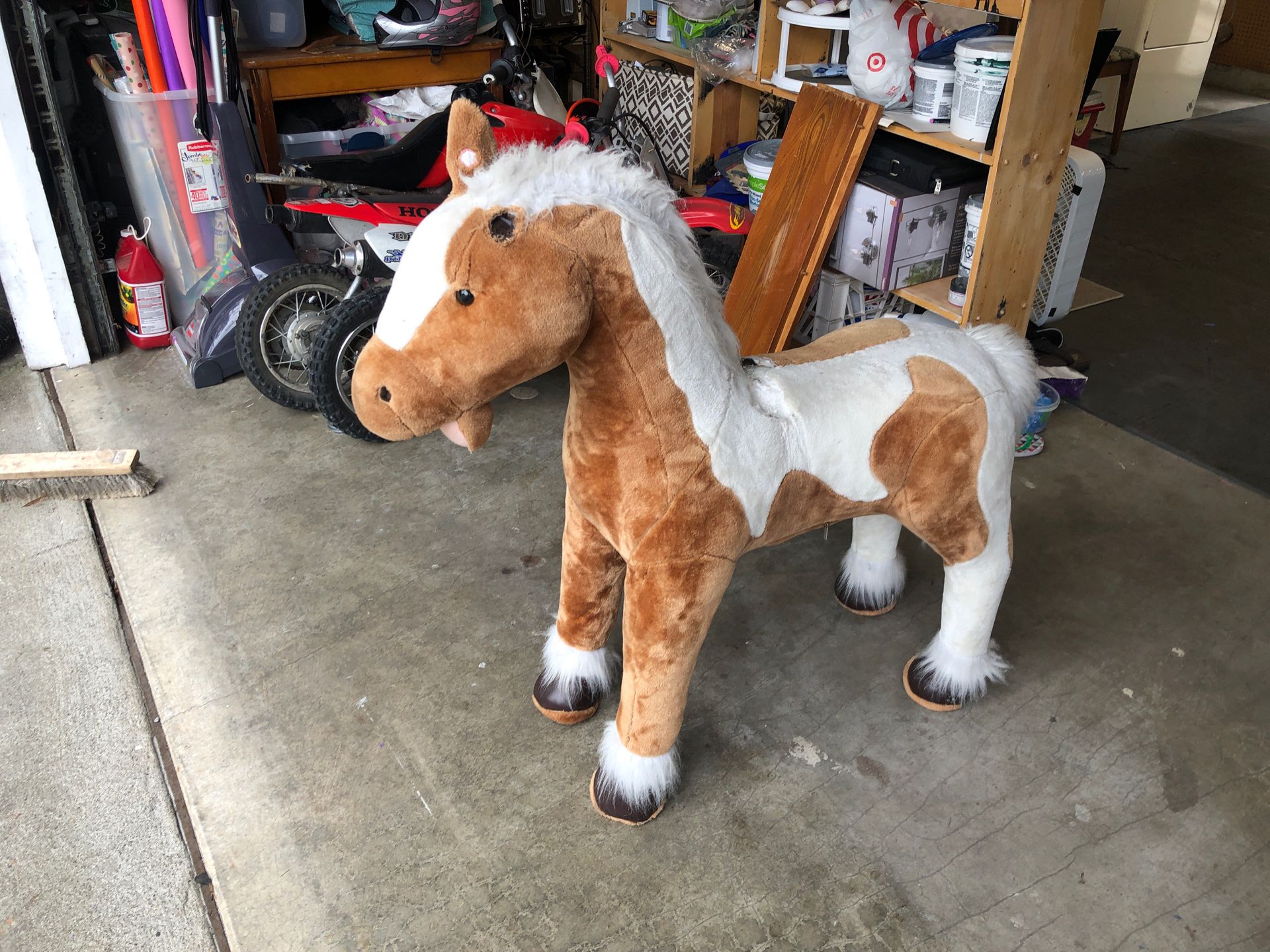 Free play horse well used but very sturdy
