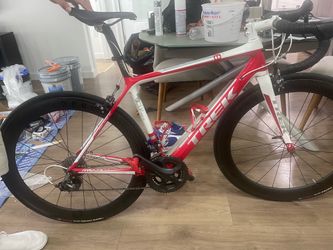 TREK MADONE 5.2 CARBON – SOLO $1,000