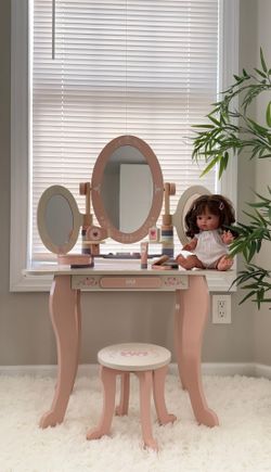 Kids Vanity Table With Makeup Accessories 