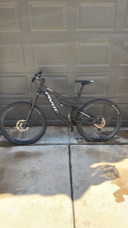 Pivot Mach 6 mountain bike