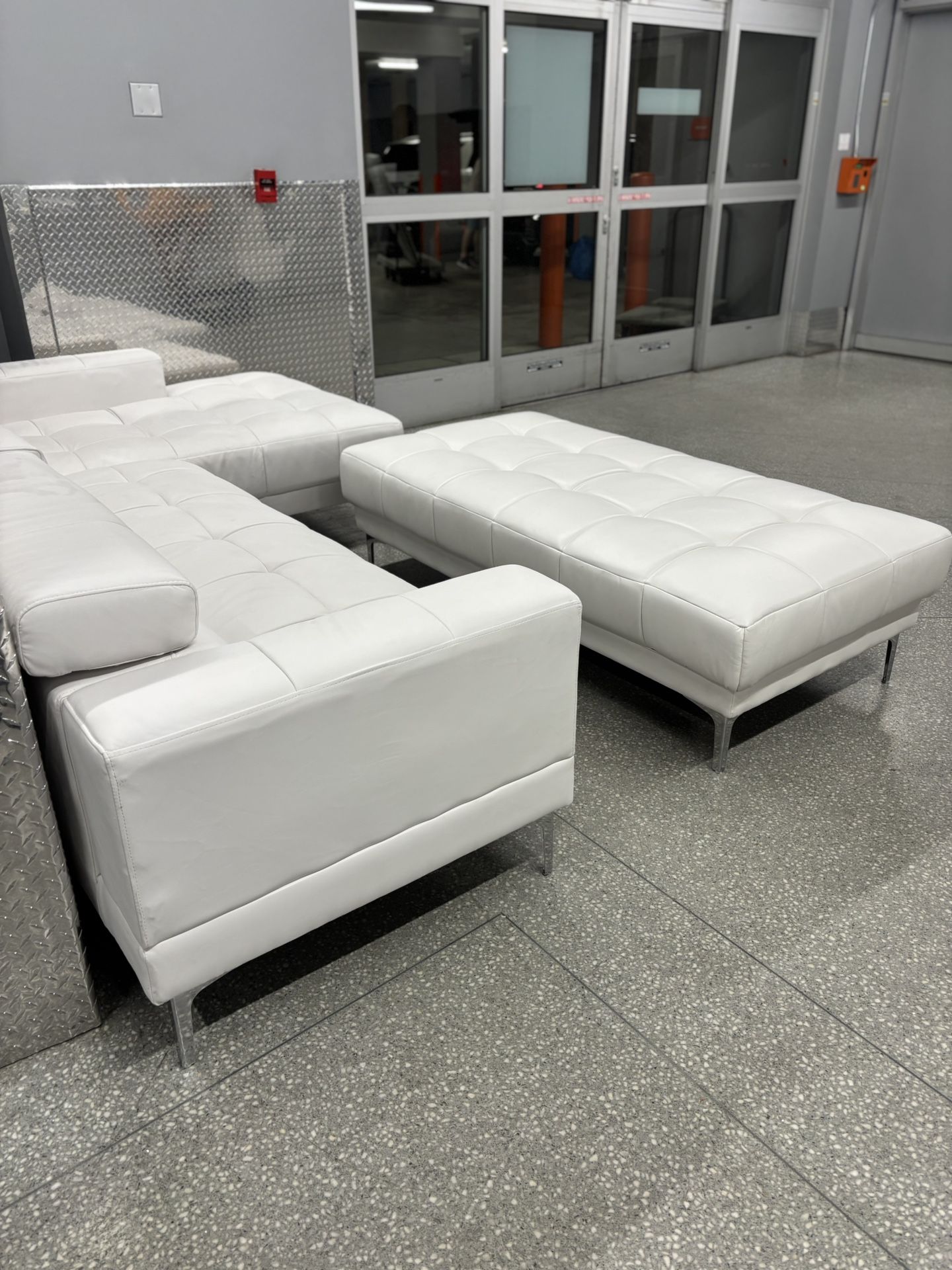 White Sectional With Ottoman And Recliners