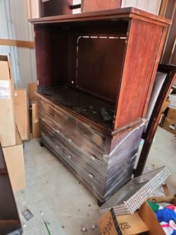 Entertainment Center With 55in TV. Solid Wood