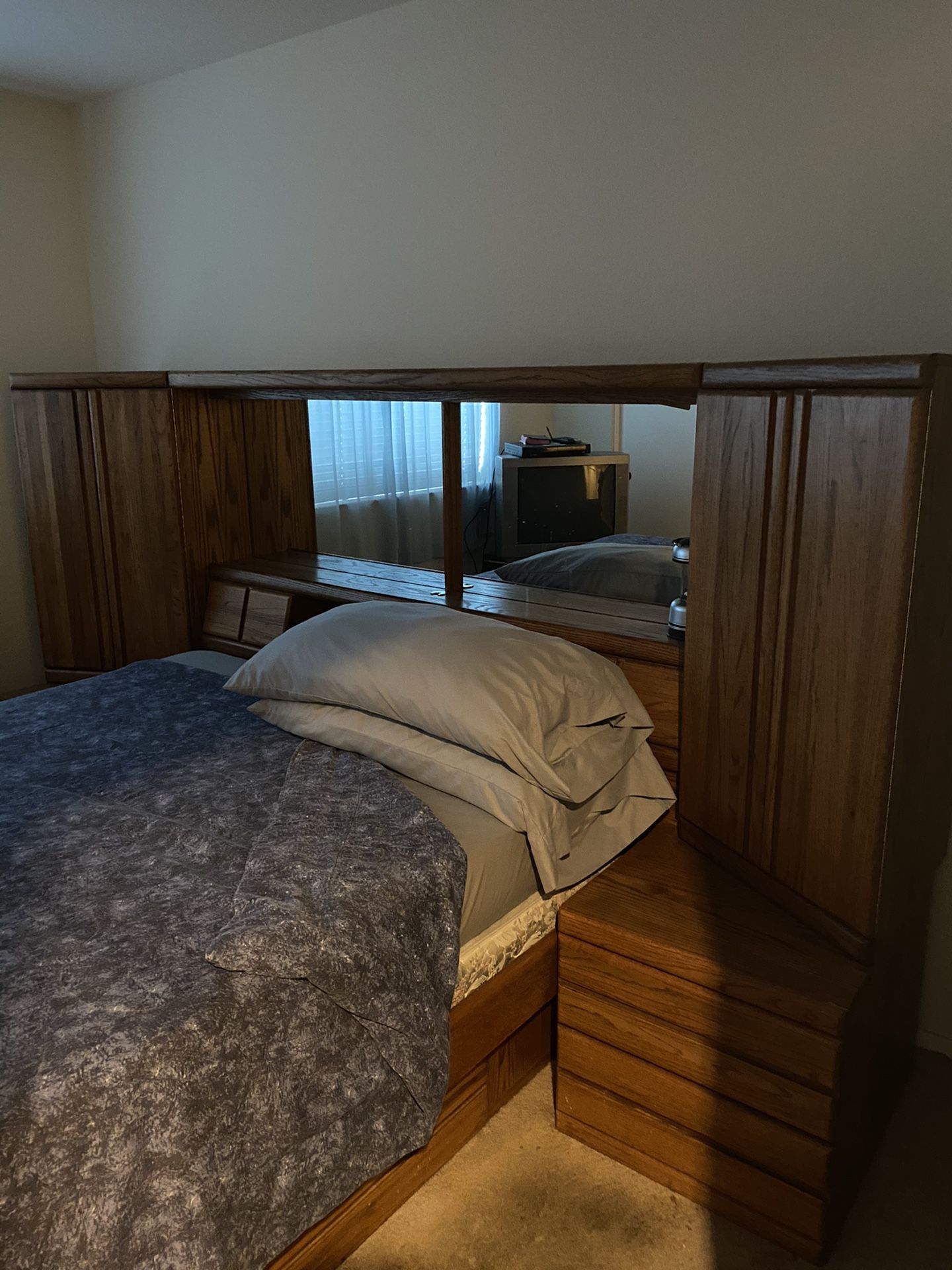 Full Bed, Mattress & Frame w/Drawers
