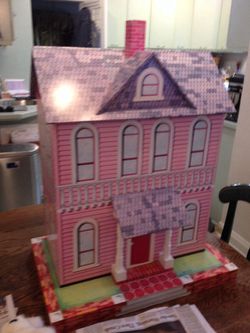 Wooden dollhouse/collectible