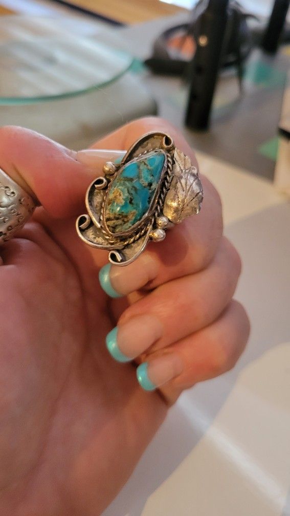Vintage NAVAJO Sterling Silver Turquoise Ring
