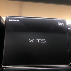 Fujifilm X-T5 Mirrorless Camera