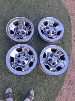 15x6.5 Chevy Rims With Caps
