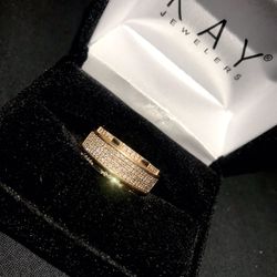 Solid 10k men’s gold ring with diamond size 9