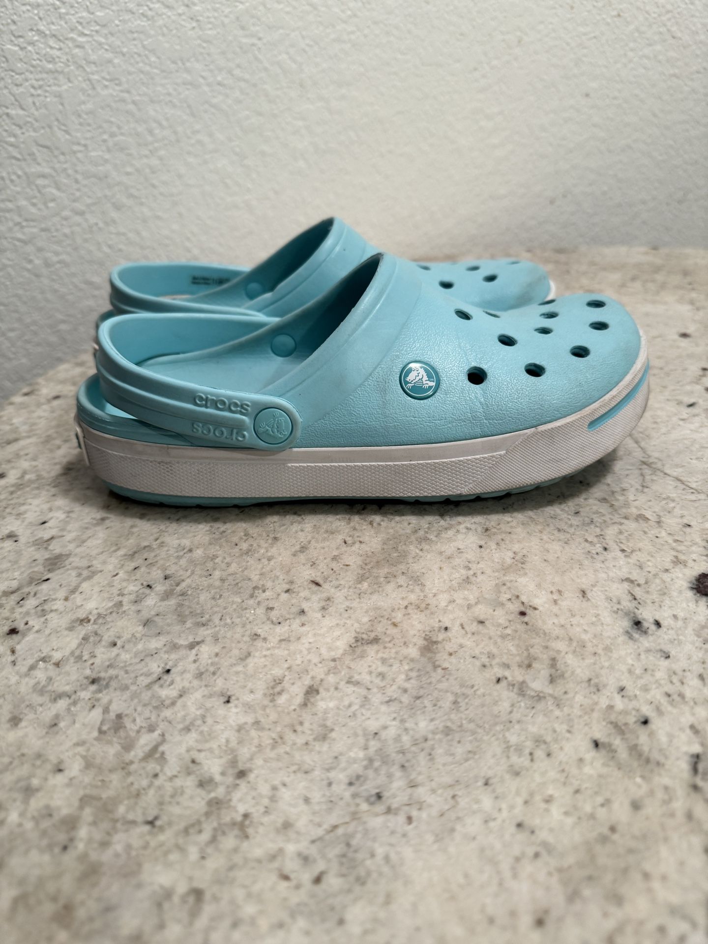 Crocs Aqua Light Blue White Band Men’s 6 Women’s 8 clogs strap Clean