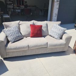  Couch . Near New.  Barely Ever Used.  Owasso 175.00