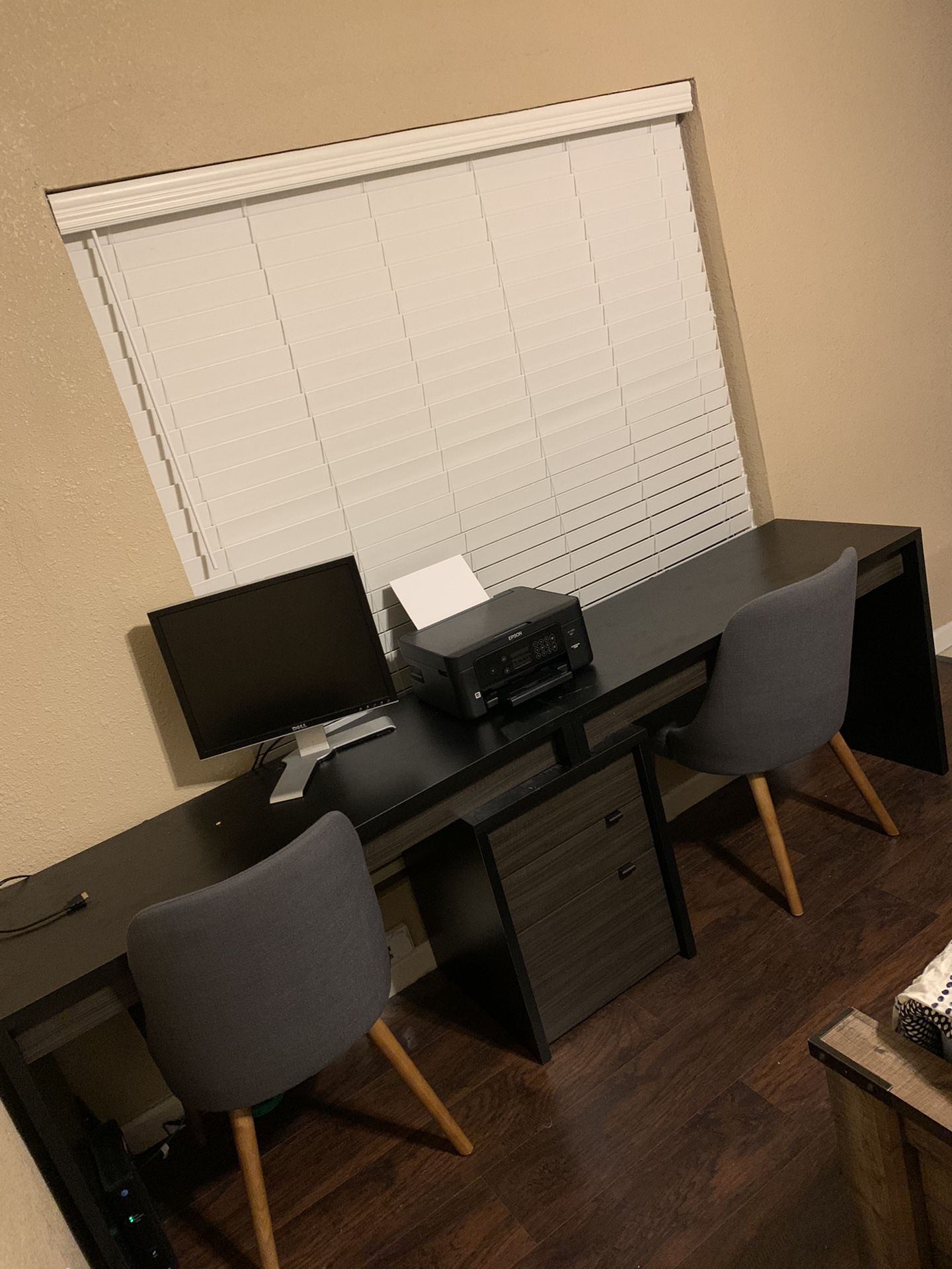 Black Desk