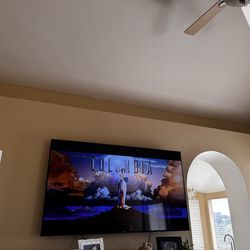 75 inch Hisense Roku led tv perfect condition