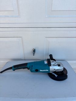 MAKITA 15 AMP 7 INCH ANGLE GRINDER