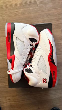 Air Jordan 5 Fire Red Sneakers black tongue