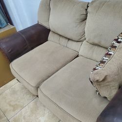 Sofa en Bueno estado son 2  a