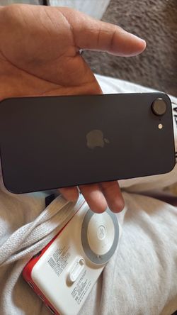 Works good nothing’s wrong with it unlocked