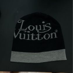 Sellin A Louis Vuitton bennie 