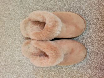 Tan Suede Faux Fur Lined Slippers. Size 10