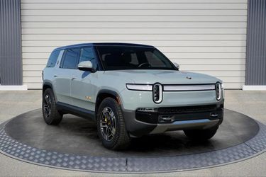 2023 Rivian R1S
