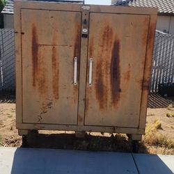 Knack Cabin Tool Box