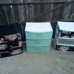 3 Sterillite Storage Drawers With 3 Drawers 