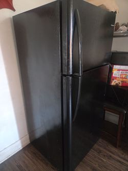 Frigidaire Black Top-Freezer Refrigerator