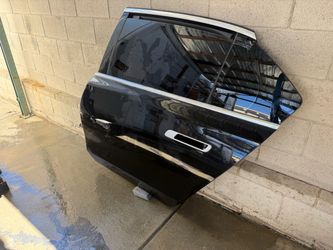 2024 BMW i7 rear left door assembly