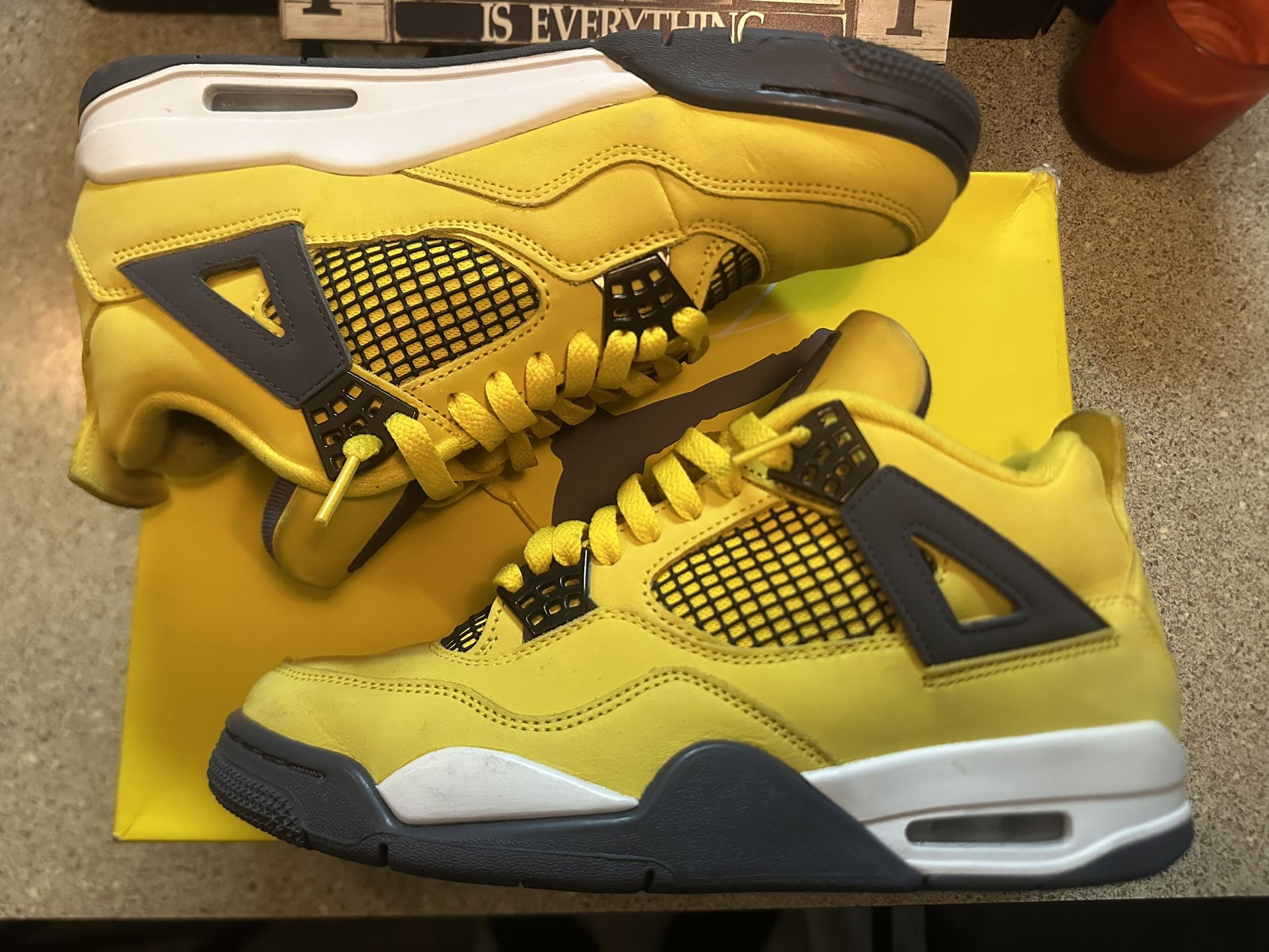 Air Jordan 4 Lightning 8.5