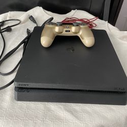 PS4 Slim 