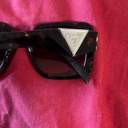 Guess Sun Glasses 