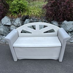 Outdoor Rubbermaid Storage Bench for Sale in Orting WA OfferUp