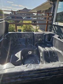 Great Running 6-person Hot Tub