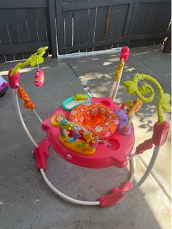 Baby jumper/activity center