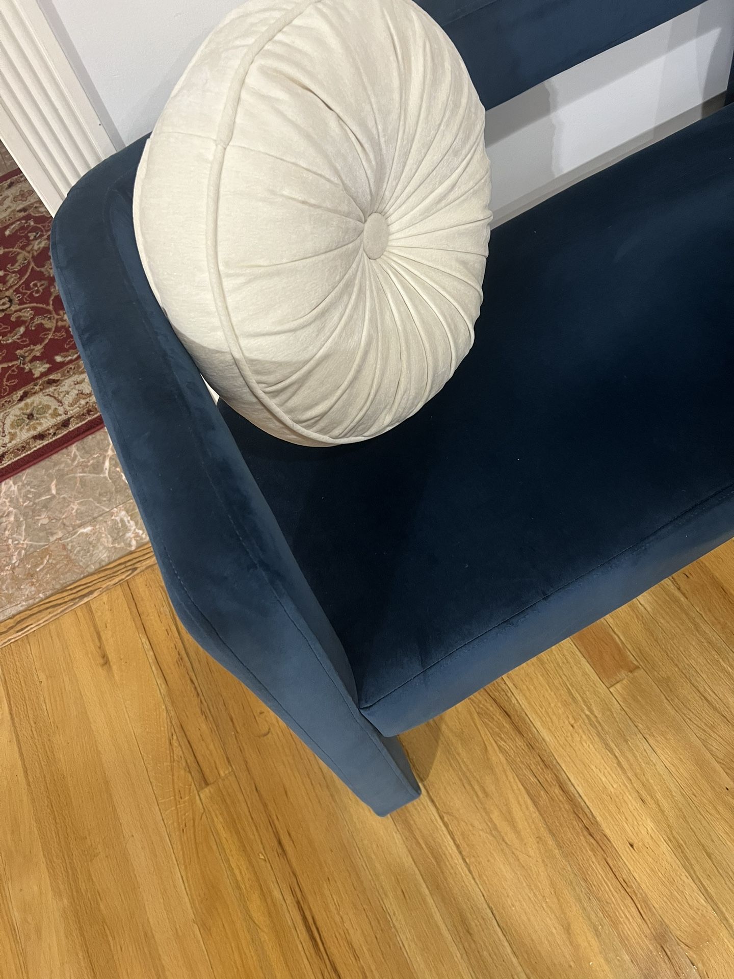 New small sofa bench with two decorative pillows