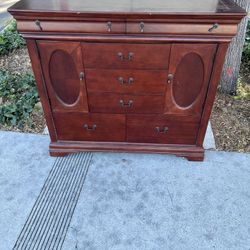 Vintage wooden Dresser 